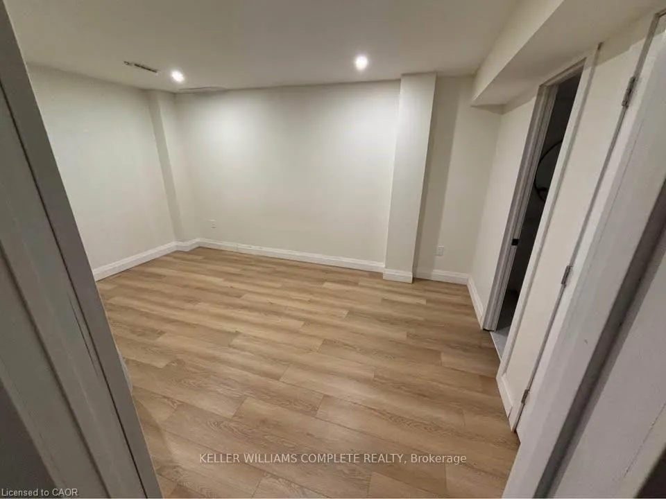 Photo 8 of Unit 2, 4 Bankfield Crescent, Hamilton, Stoney Creek — HOMEH