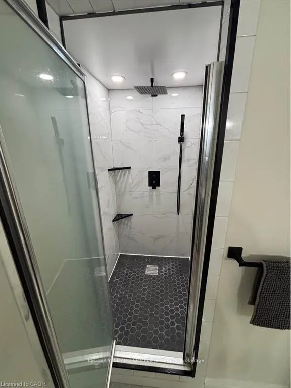 Photo 12 of Unit 2, 4 Bankfield Crescent, Hamilton, Stoney Creek — HOMEH