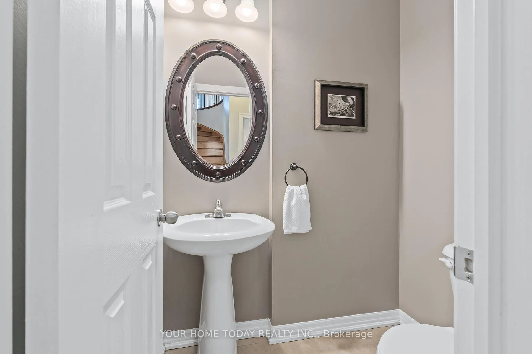 Photo 12 of 32 Orchid Avenue, Halton Hills, Georgetown — HOMEH