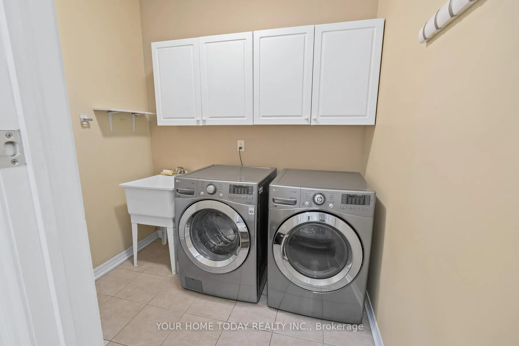 Photo 13 of 32 Orchid Avenue, Halton Hills, Georgetown — HOMEH