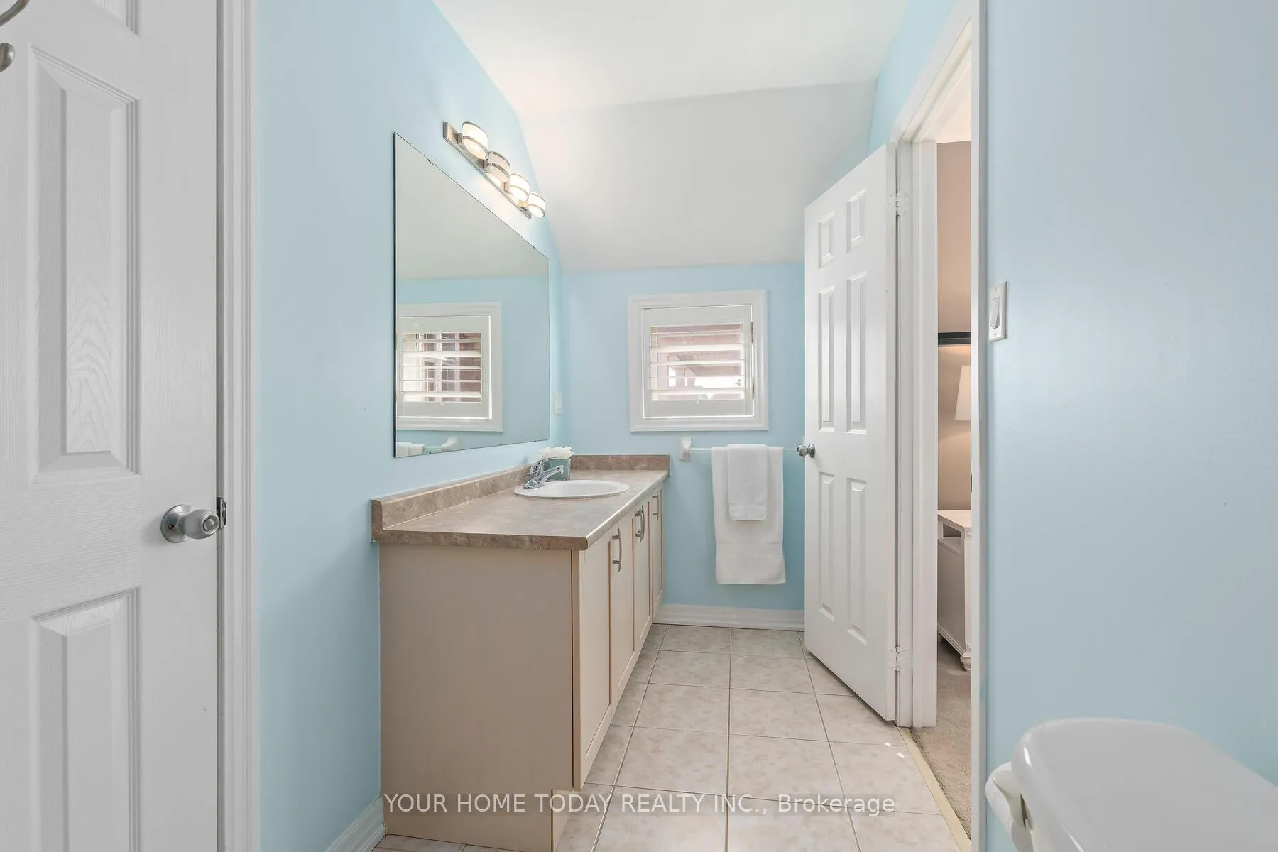 Photo 22 of 32 Orchid Avenue, Halton Hills, Georgetown — HOMEH