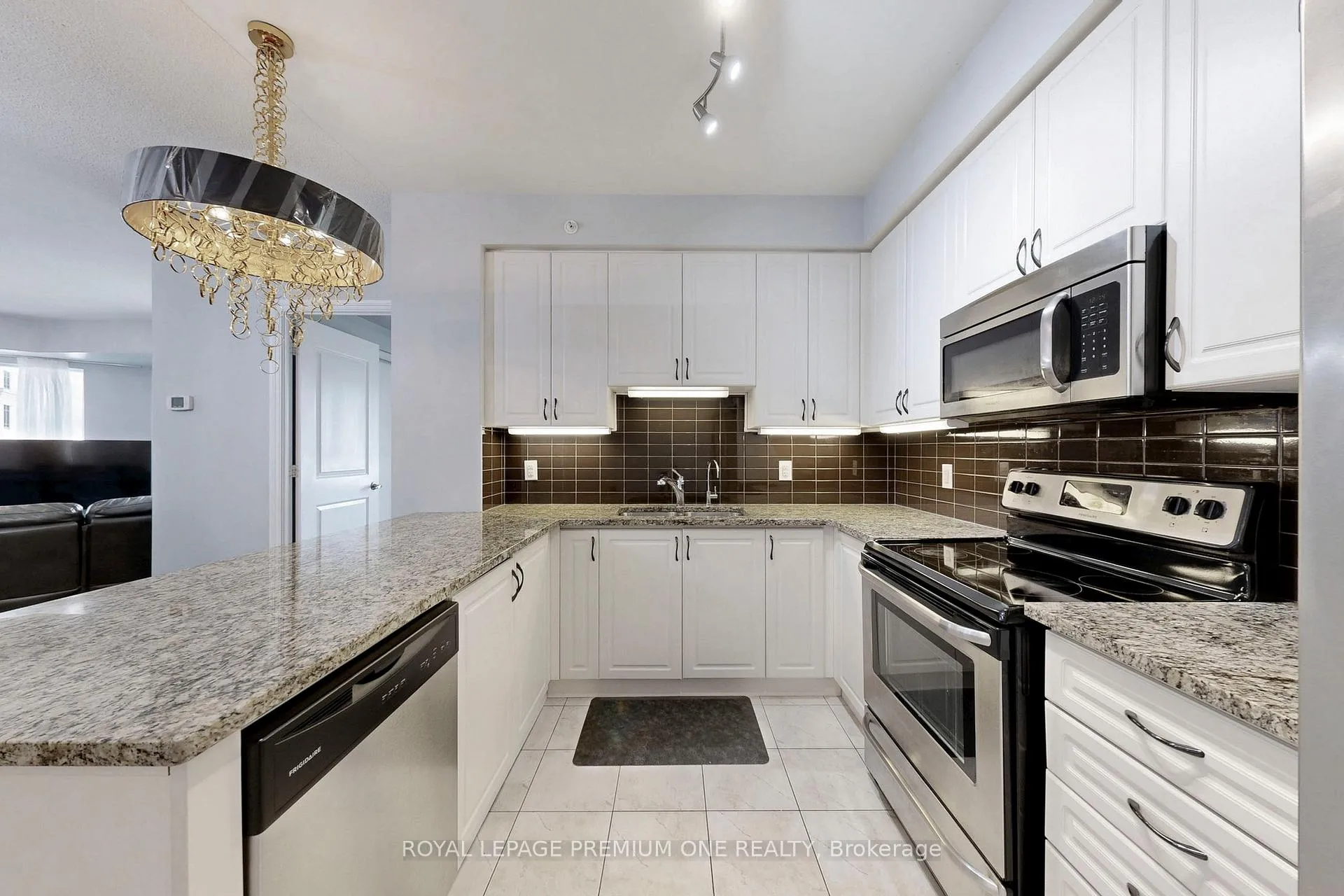 Photo 8 of Unit 1202, 9255 Jane Street, Vaughan, Maple — HOMEH