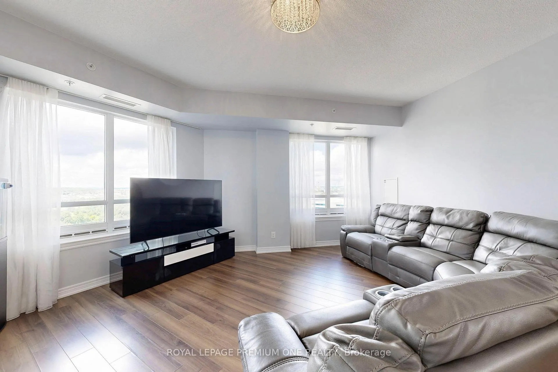 Photo 12 of Unit 1202, 9255 Jane Street, Vaughan, Maple — HOMEH