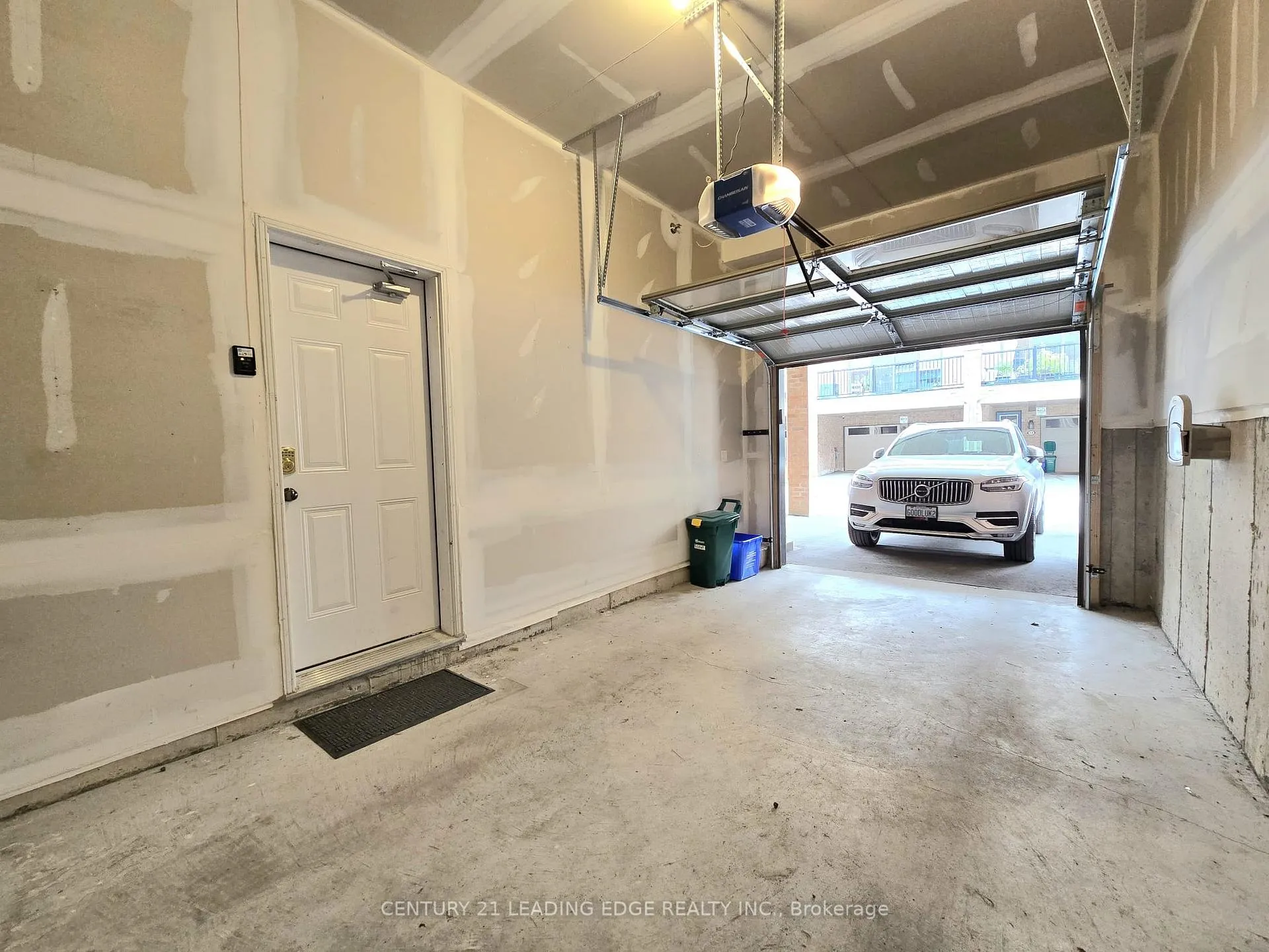 Photo 3 of 12 Cafaro Lane, Markham, Victoria Square — HOMEH