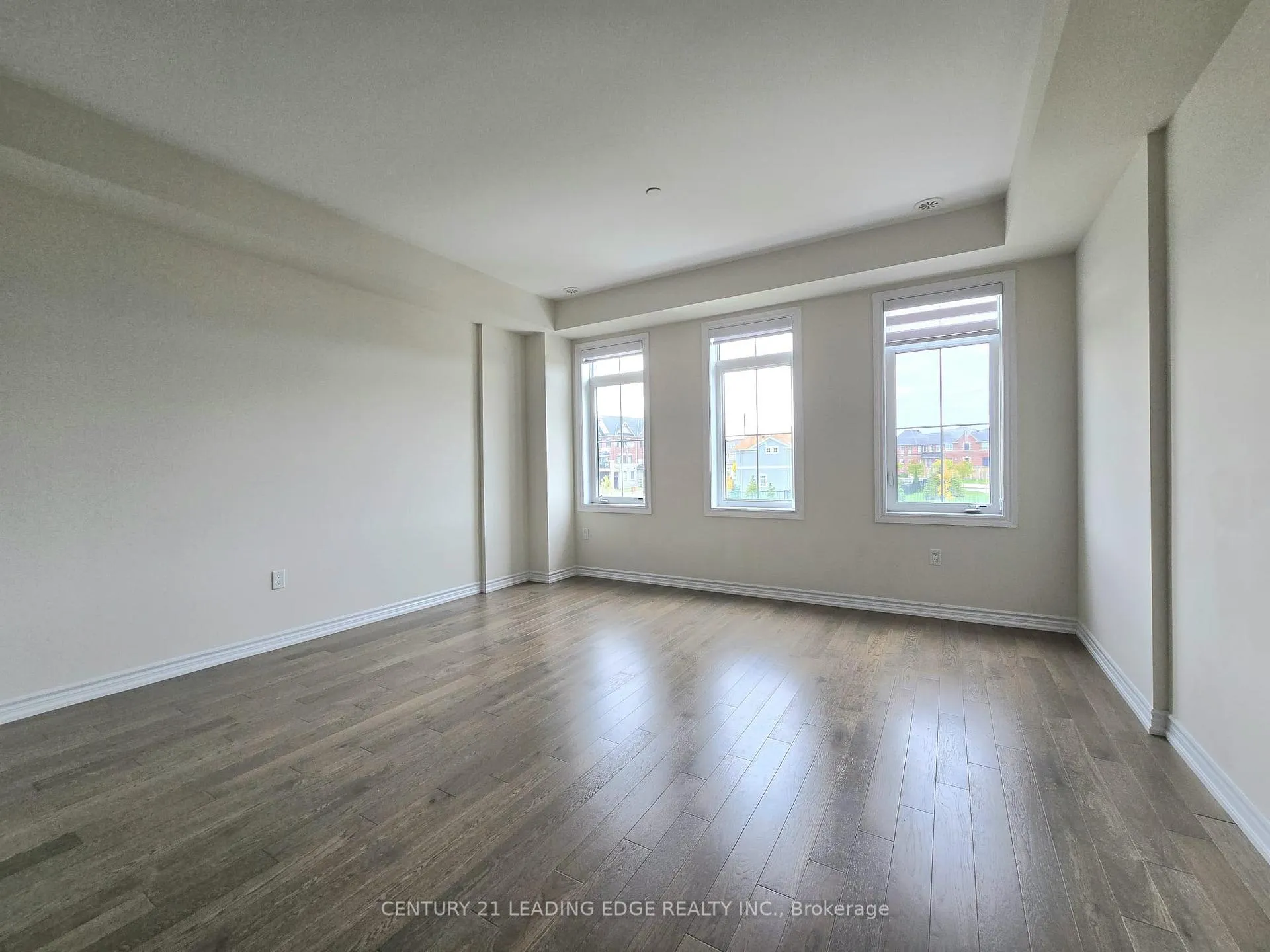 Photo 5 of 12 Cafaro Lane, Markham, Victoria Square — HOMEH