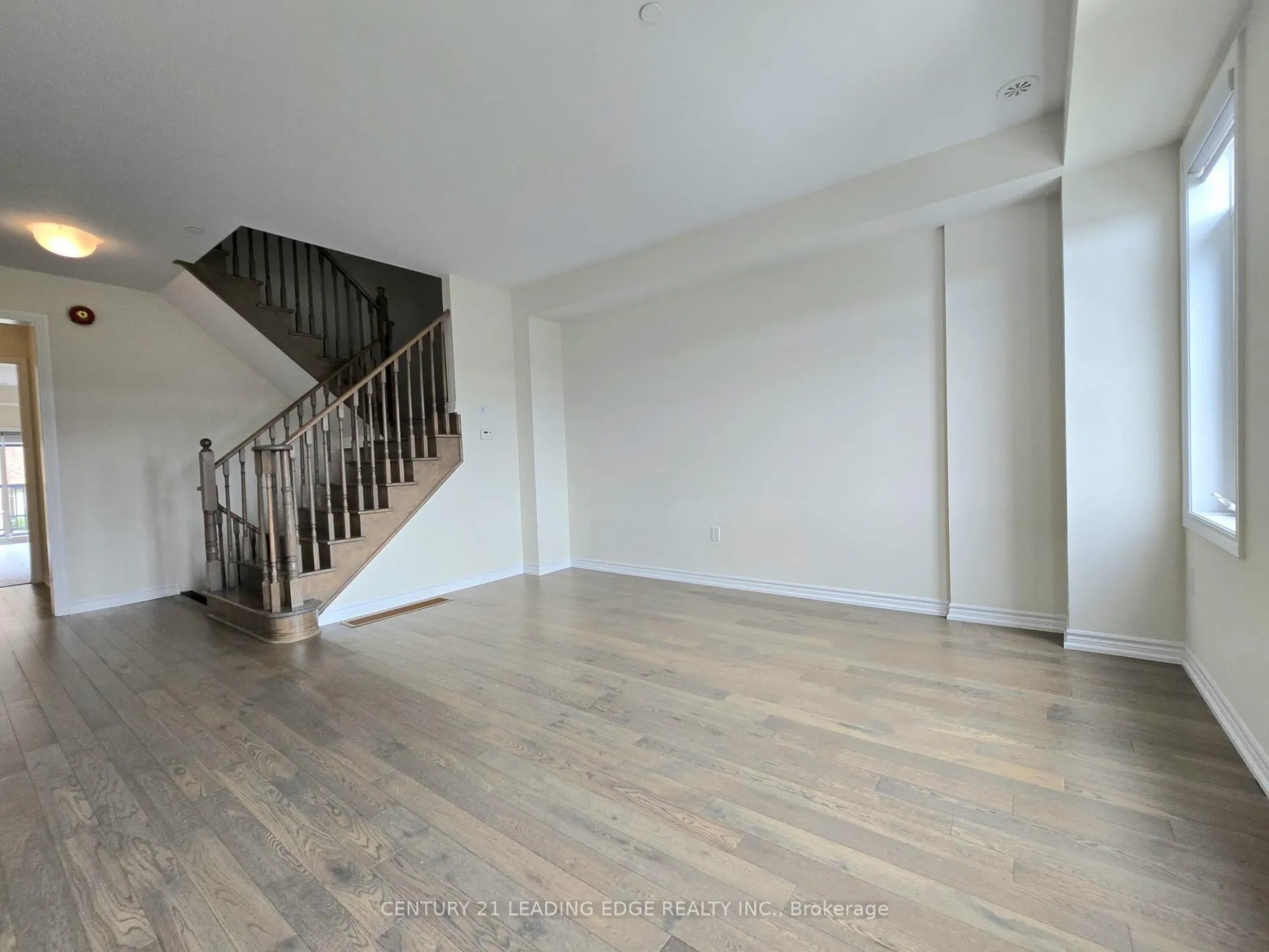 Photo 7 of 12 Cafaro Lane, Markham, Victoria Square — HOMEH
