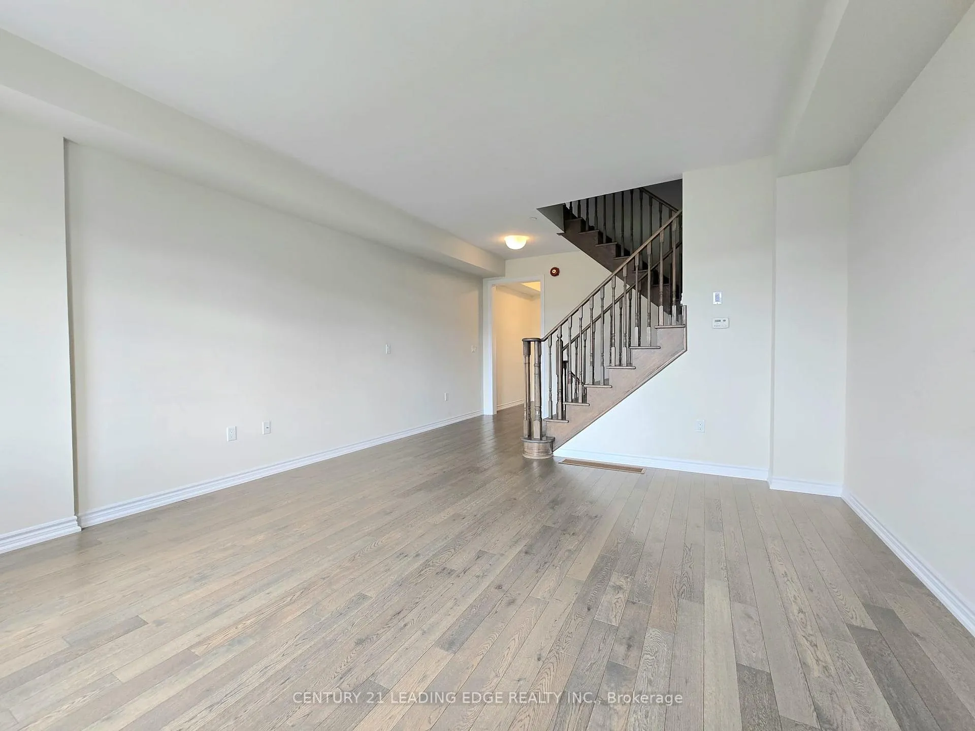 Photo 9 of 12 Cafaro Lane, Markham, Victoria Square — HOMEH