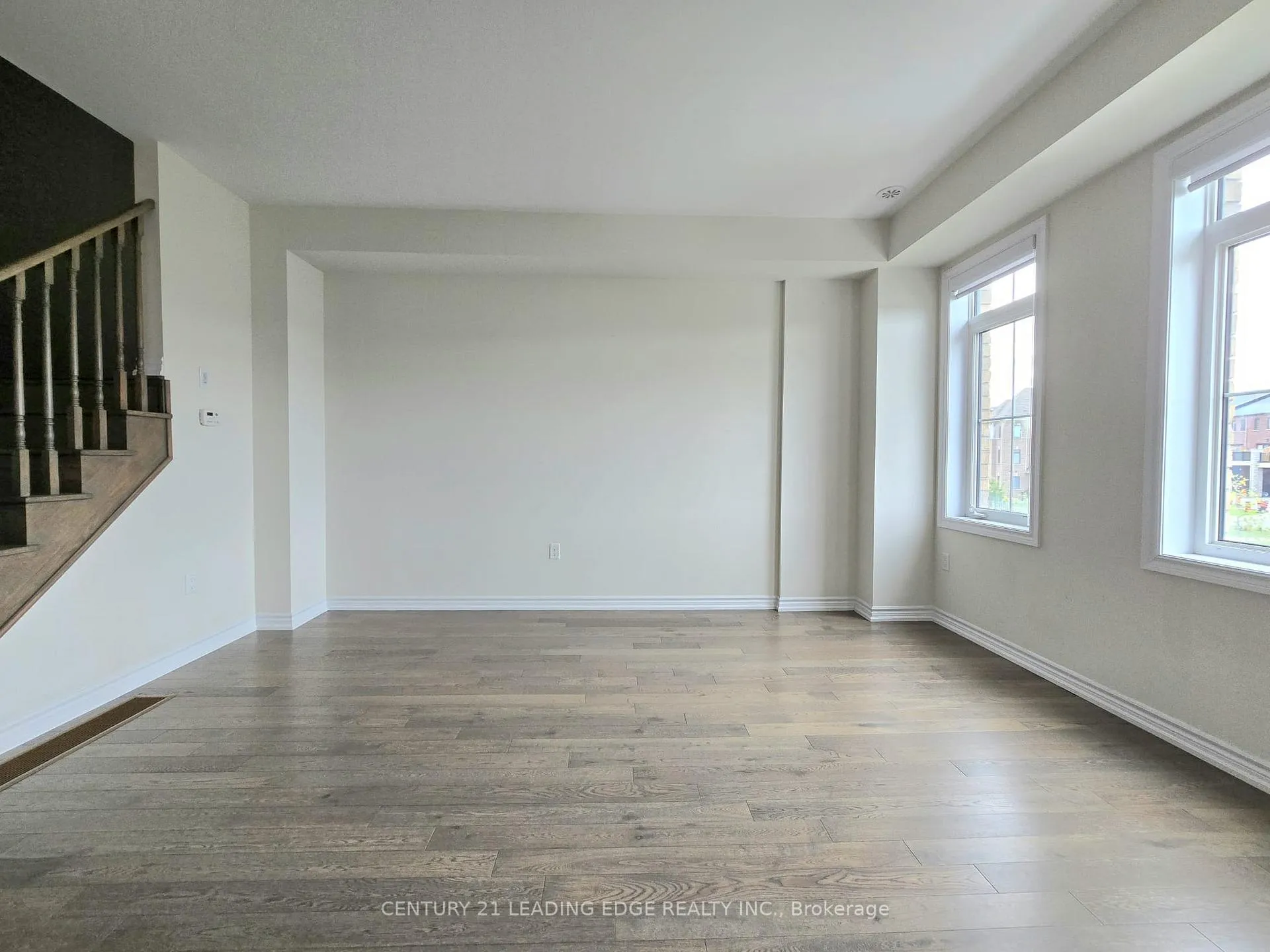 Photo 10 of 12 Cafaro Lane, Markham, Victoria Square — HOMEH
