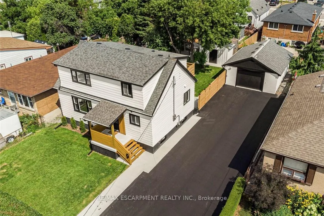 Photo 2 of 588 Barnaby Street, Hamilton, Parkview — HOMEH