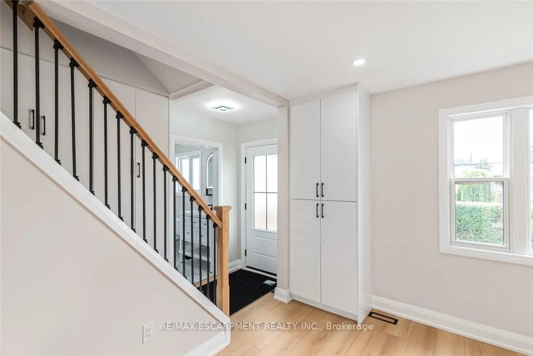 Photo 7 of 588 Barnaby Street, Hamilton, Parkview — HOMEH