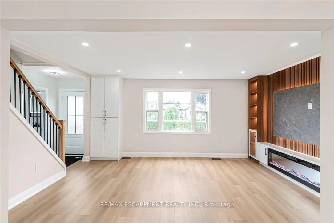 Photo 9 of 588 Barnaby Street, Hamilton, Parkview — HOMEH