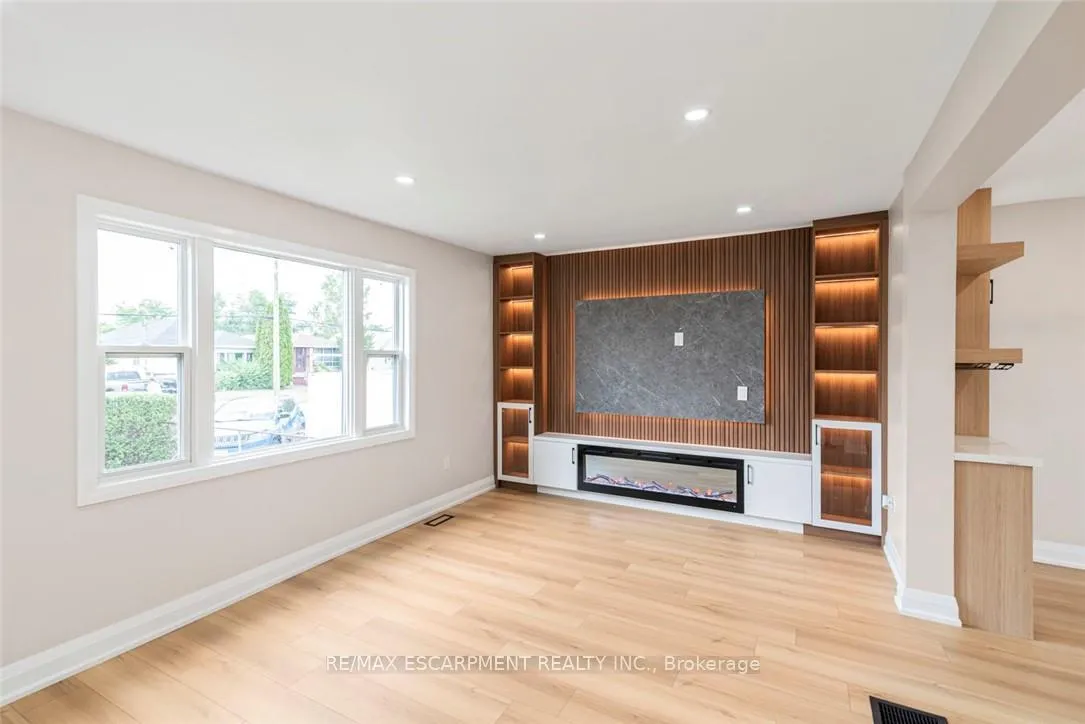 Photo 10 of 588 Barnaby Street, Hamilton, Parkview — HOMEH