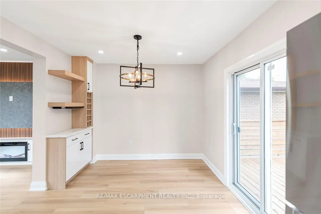 Photo 11 of 588 Barnaby Street, Hamilton, Parkview — HOMEH