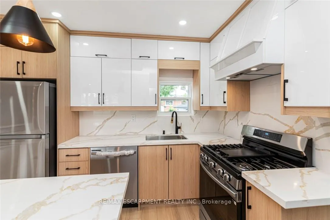 Photo 12 of 588 Barnaby Street, Hamilton, Parkview — HOMEH