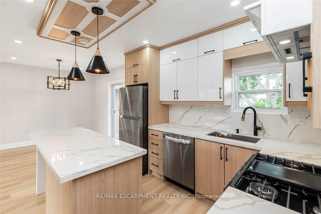 Photo 14 of 588 Barnaby Street, Hamilton, Parkview — HOMEH