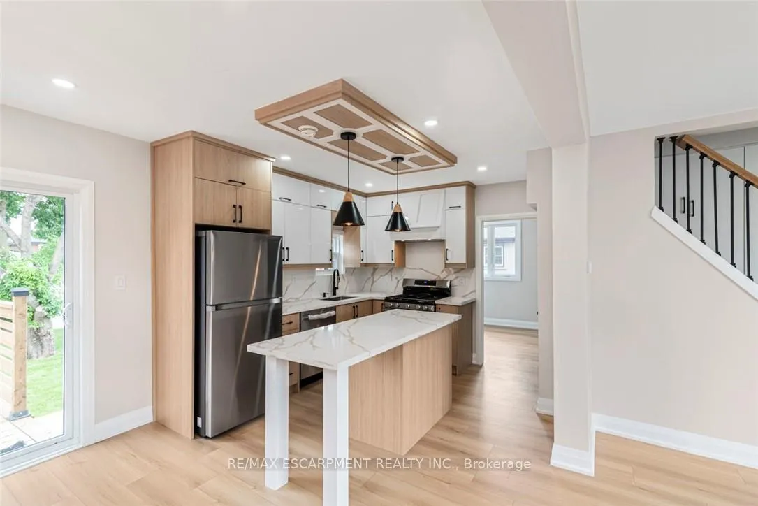 Photo 16 of 588 Barnaby Street, Hamilton, Parkview — HOMEH