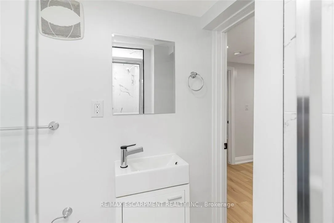 Photo 31 of 588 Barnaby Street, Hamilton, Parkview — HOMEH