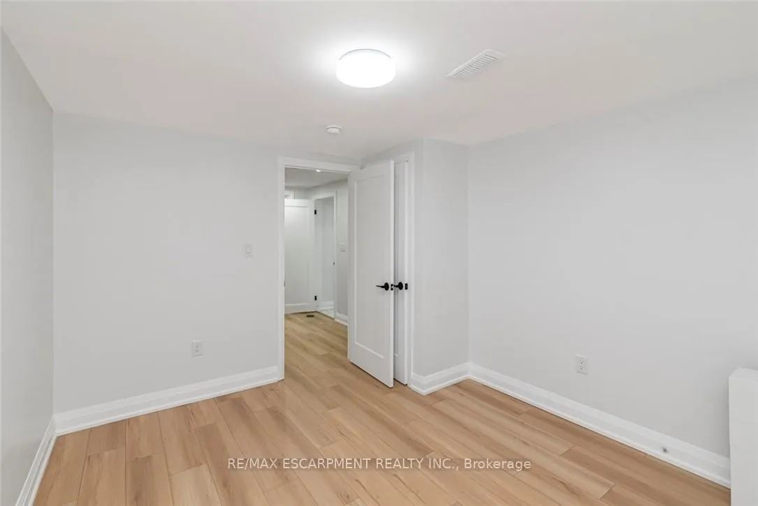 Photo 35 of 588 Barnaby Street, Hamilton, Parkview — HOMEH
