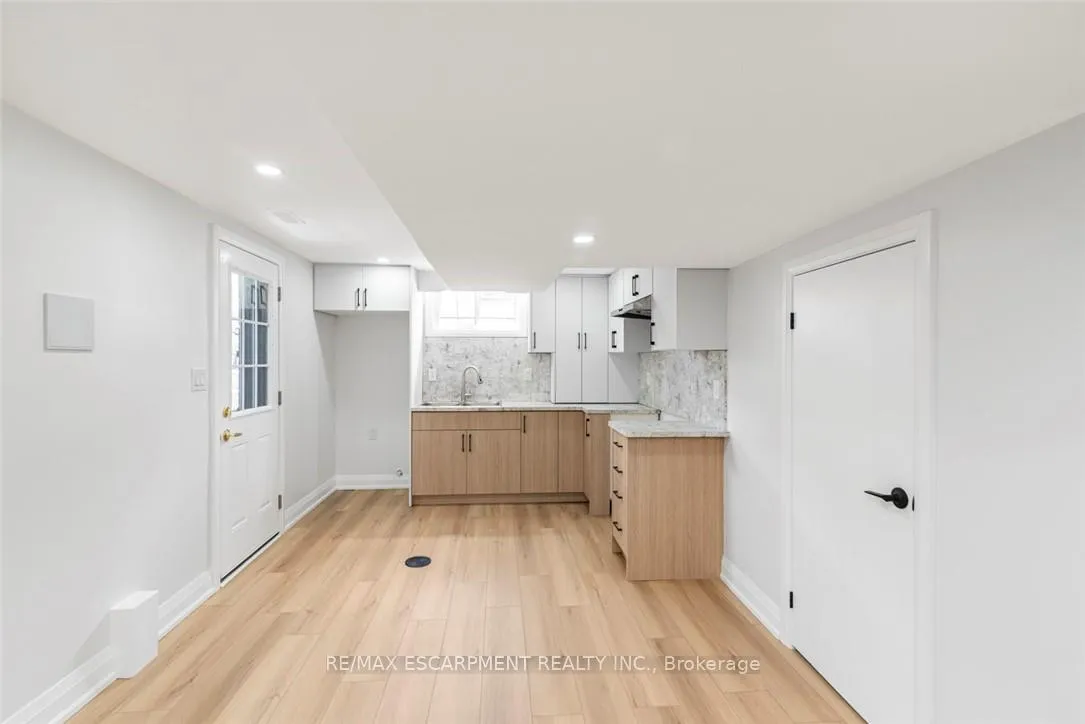 Photo 39 of 588 Barnaby Street, Hamilton, Parkview — HOMEH
