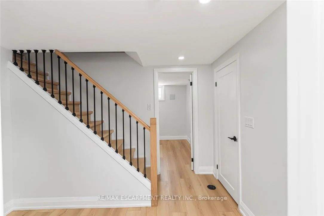 Photo 40 of 588 Barnaby Street, Hamilton, Parkview — HOMEH