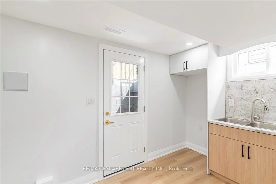 Photo 41 of 588 Barnaby Street, Hamilton, Parkview — HOMEH