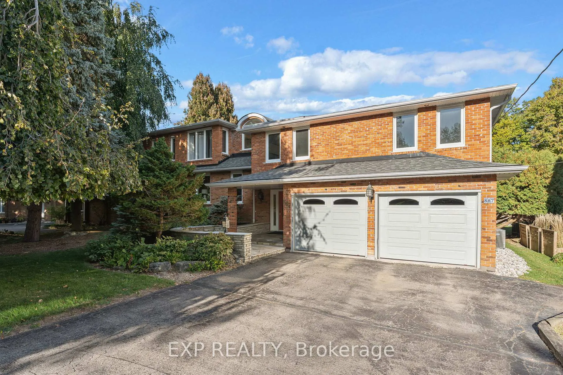 Photo 2 of 887 Montgomery Drive, Hamilton, Ancaster — HOMEH