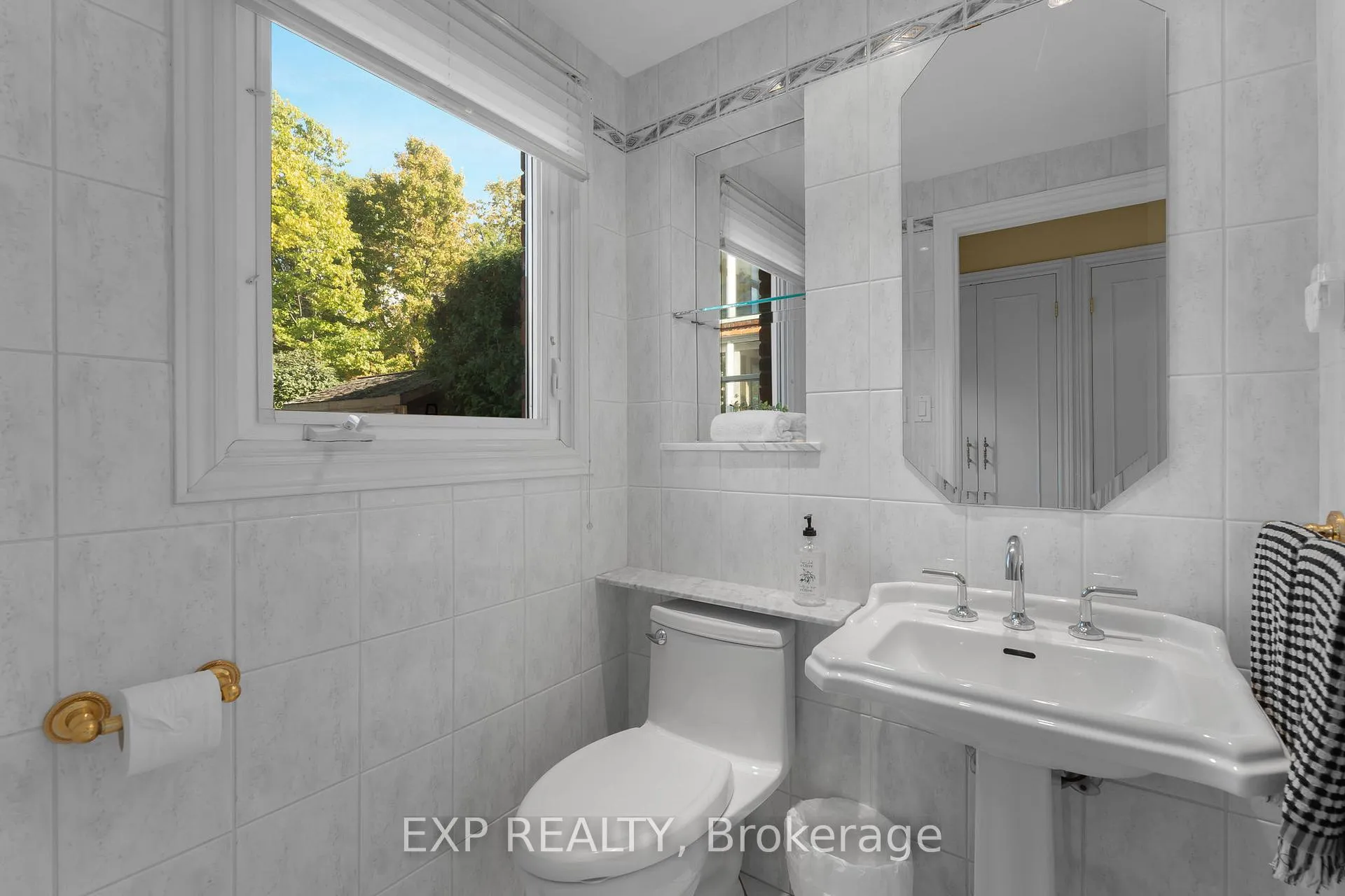 Photo 17 of 887 Montgomery Drive, Hamilton, Ancaster — HOMEH