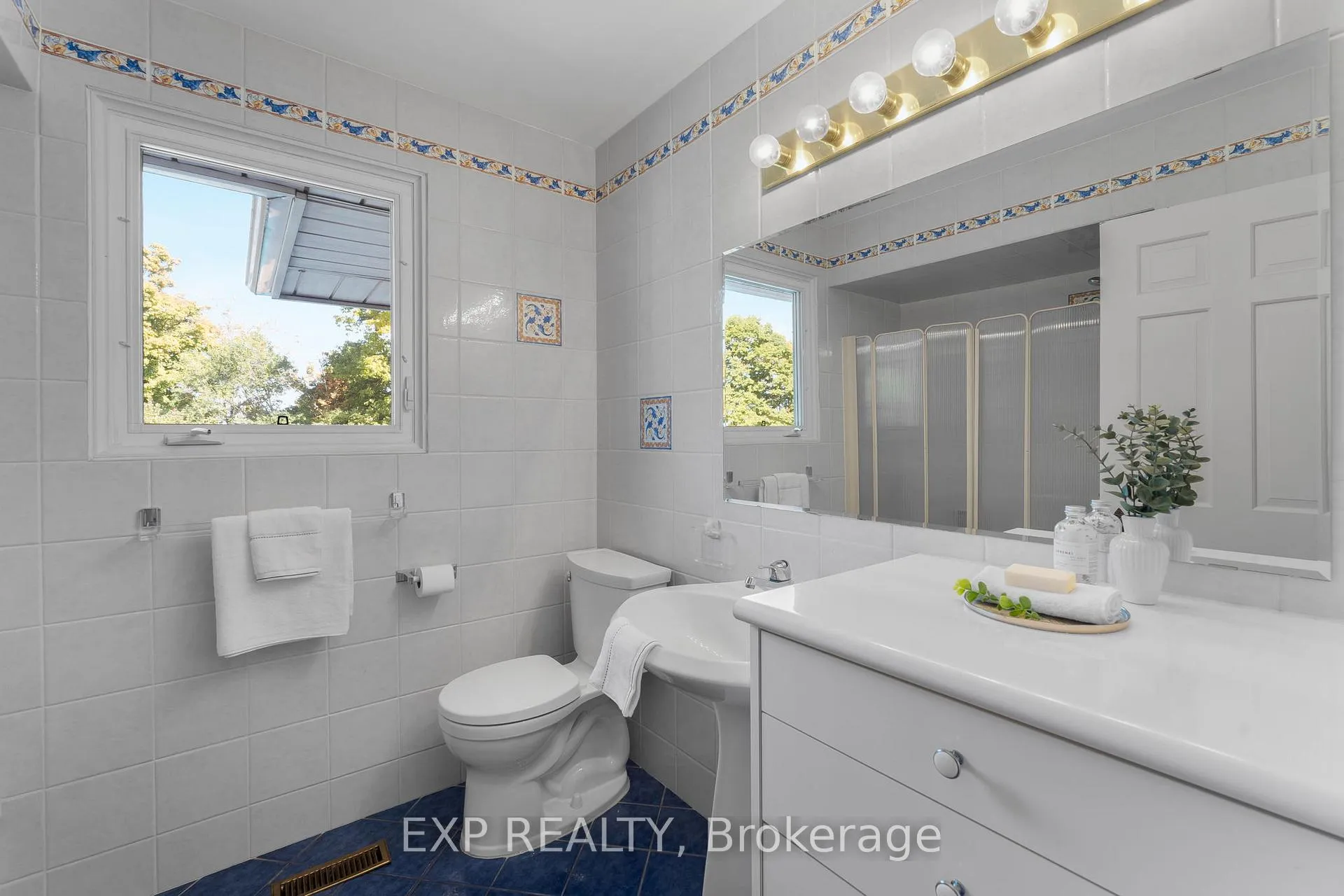 Photo 23 of 887 Montgomery Drive, Hamilton, Ancaster — HOMEH