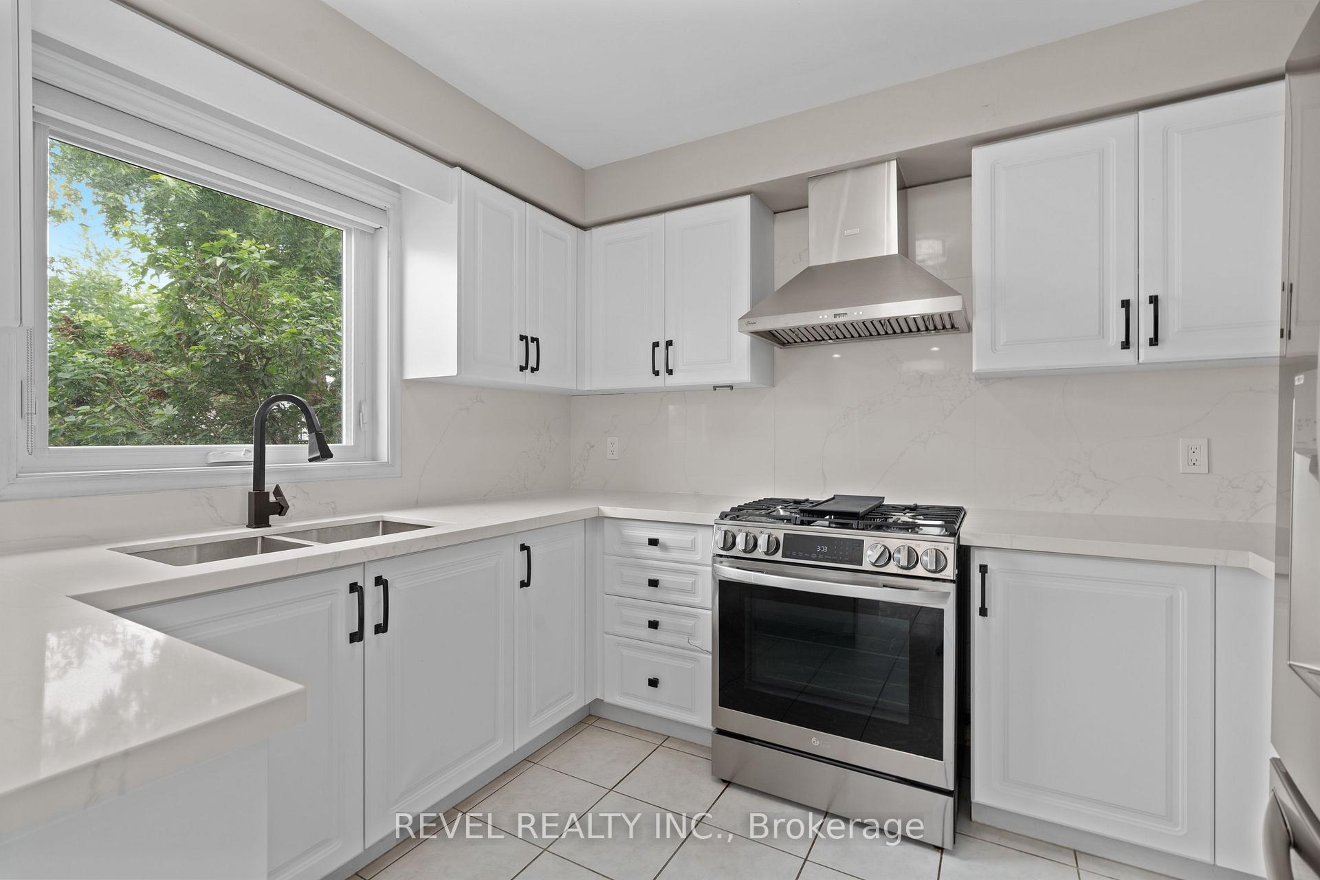 Photo 10 of 112 Violet Street, Barrie, Holly — HOMEH