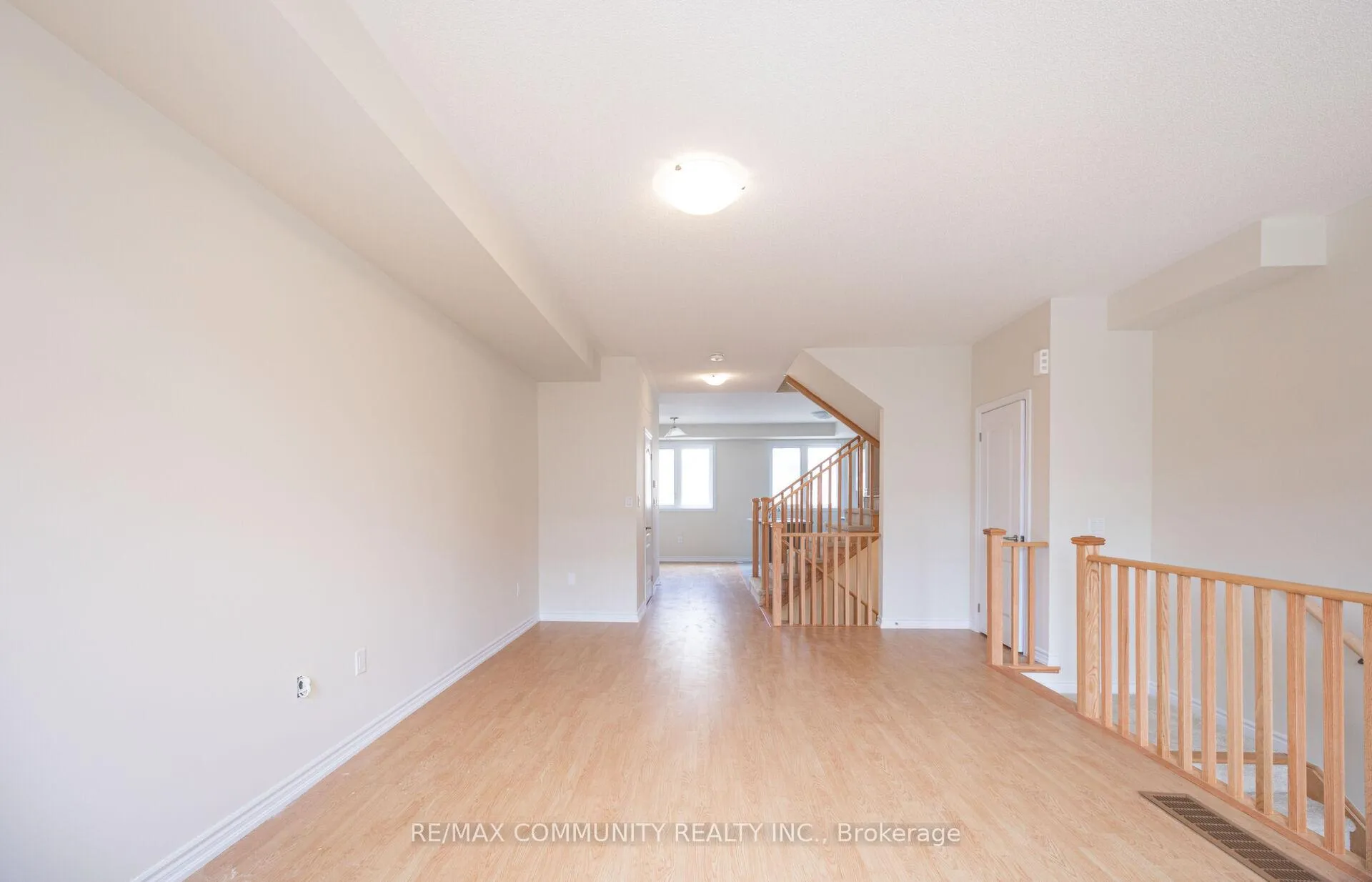 Photo 6 of 135 Senay Circle, Clarington, Courtice — HOMEH