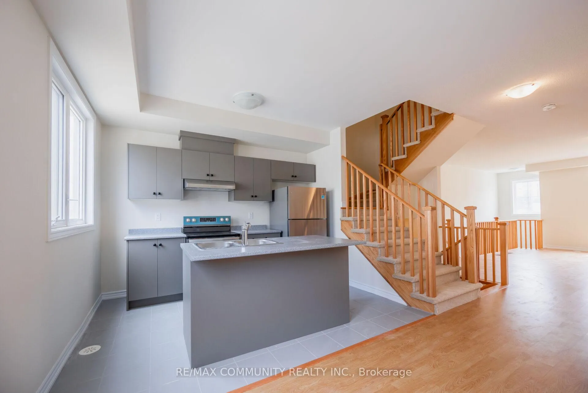 Photo 9 of 135 Senay Circle, Clarington, Courtice — HOMEH