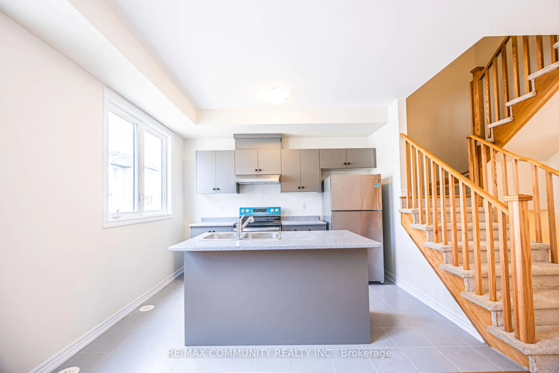 Photo 10 of 135 Senay Circle, Clarington, Courtice — HOMEH