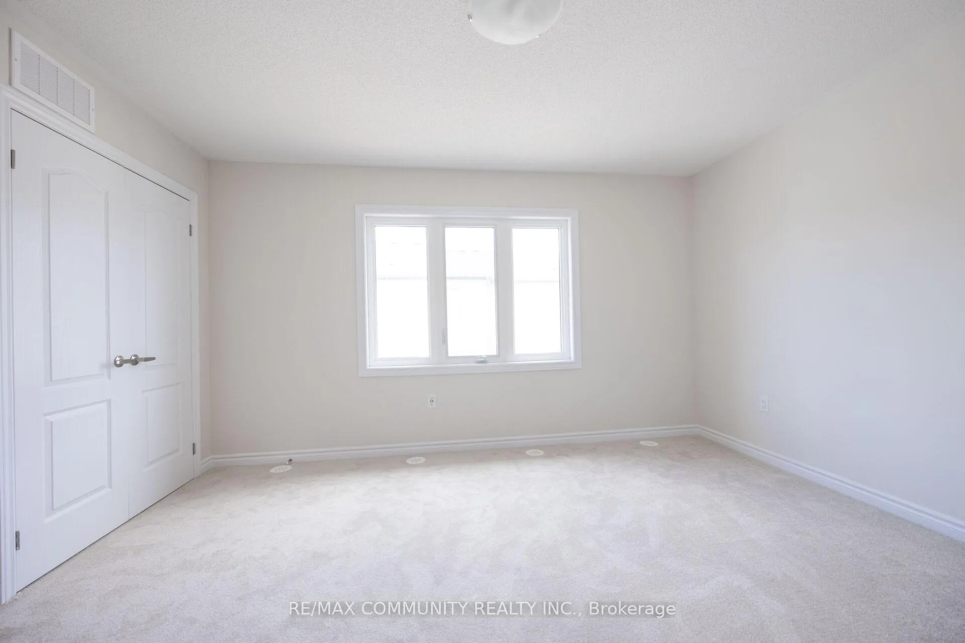 Photo 14 of 135 Senay Circle, Clarington, Courtice — HOMEH
