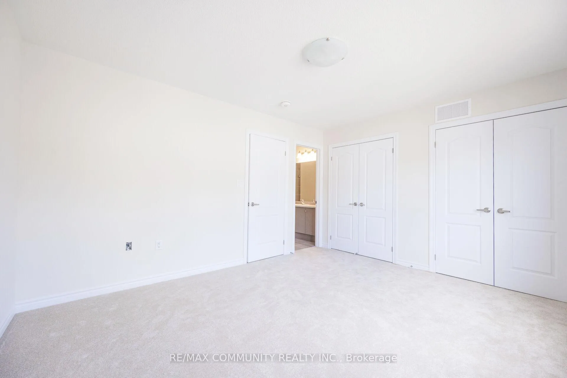 Photo 15 of 135 Senay Circle, Clarington, Courtice — HOMEH
