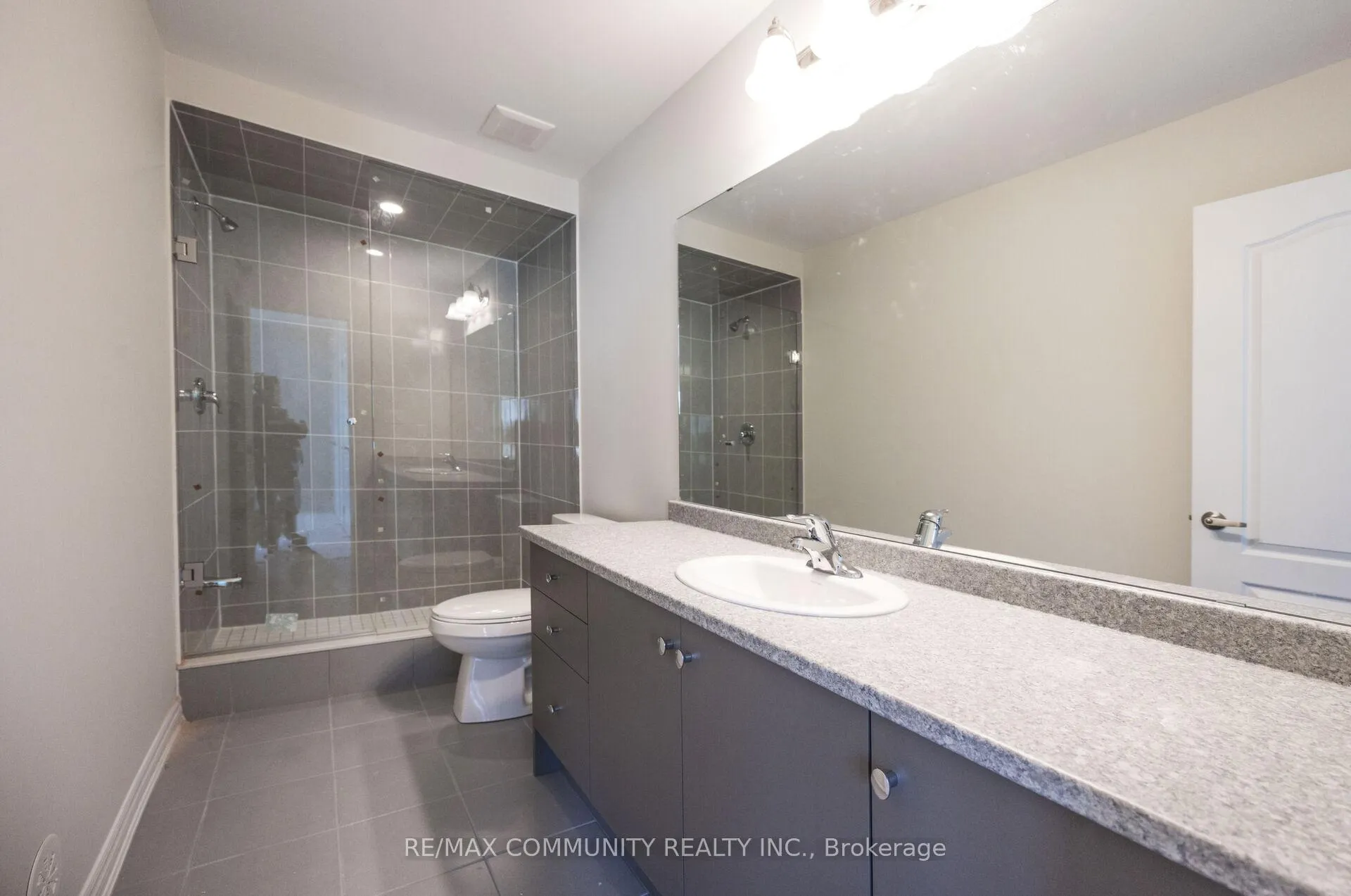 Photo 16 of 135 Senay Circle, Clarington, Courtice — HOMEH