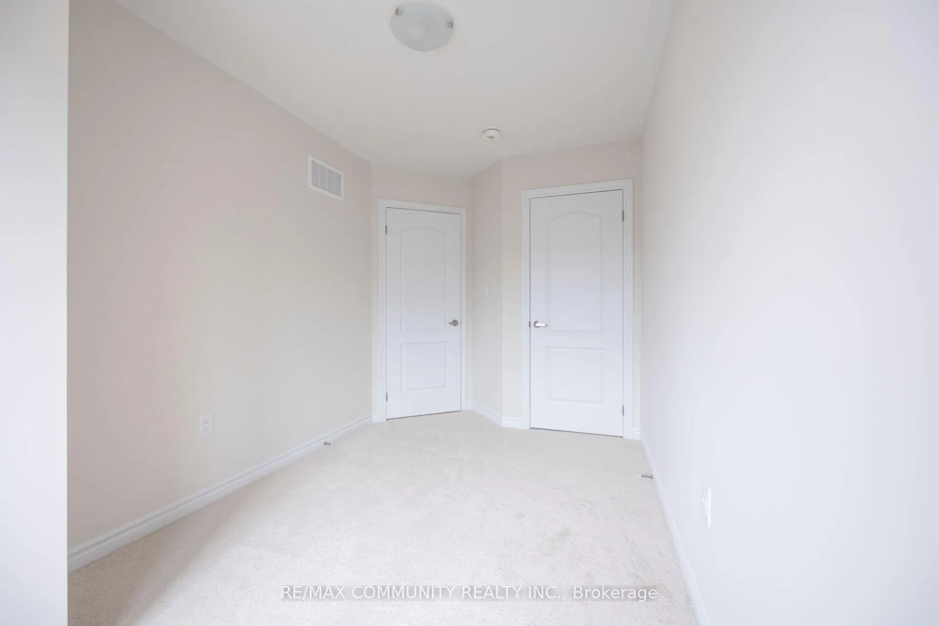 Photo 19 of 135 Senay Circle, Clarington, Courtice — HOMEH
