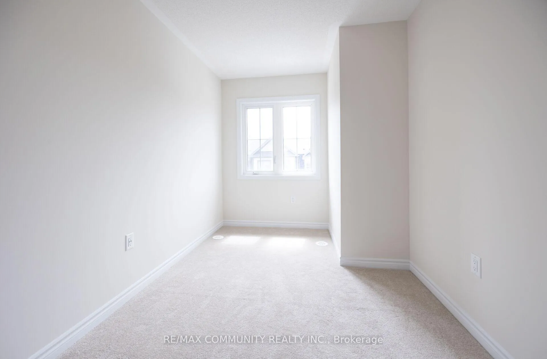 Photo 20 of 135 Senay Circle, Clarington, Courtice — HOMEH