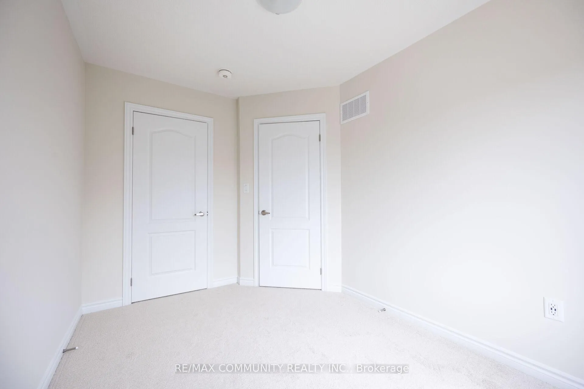 Photo 21 of 135 Senay Circle, Clarington, Courtice — HOMEH