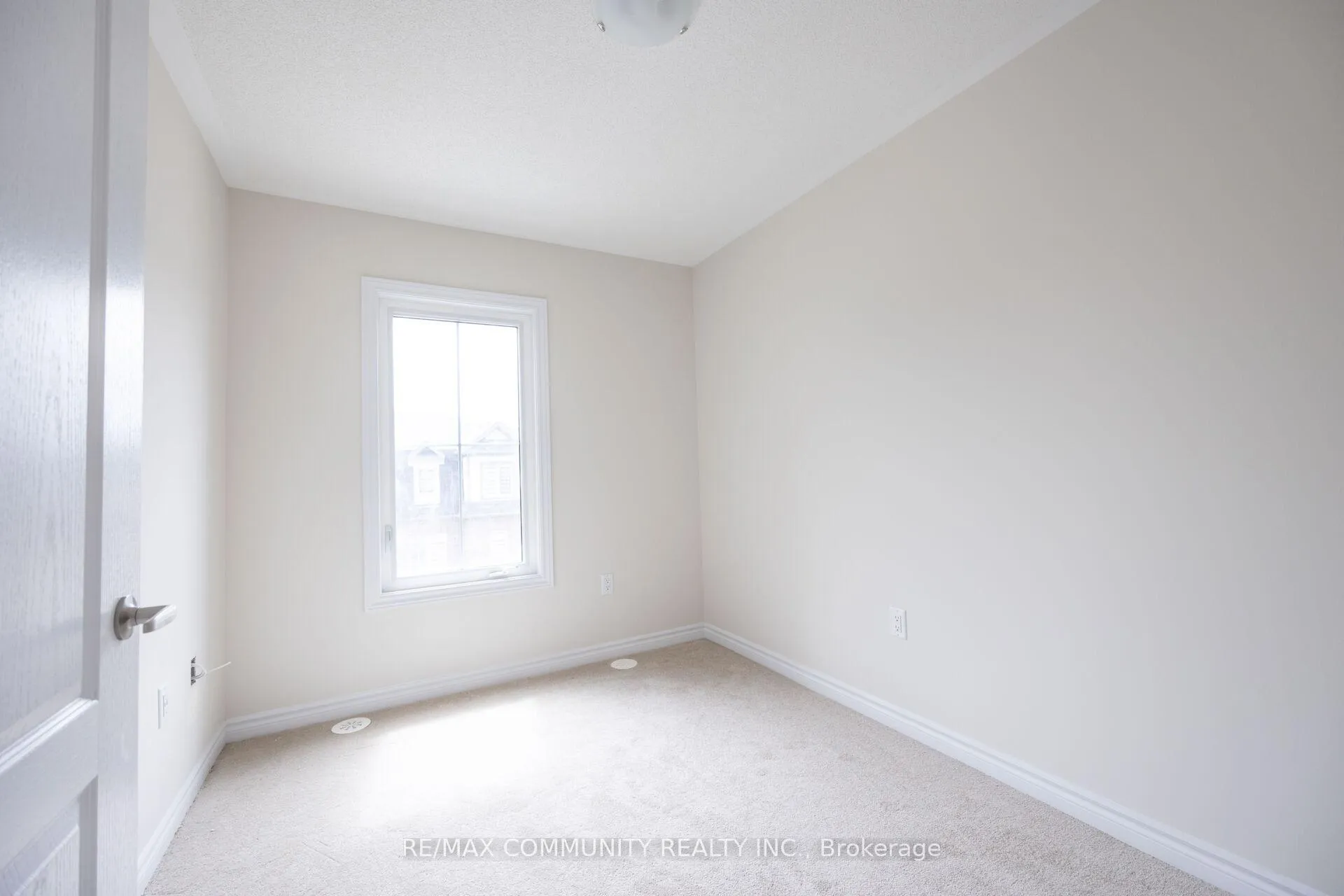 Photo 22 of 135 Senay Circle, Clarington, Courtice — HOMEH