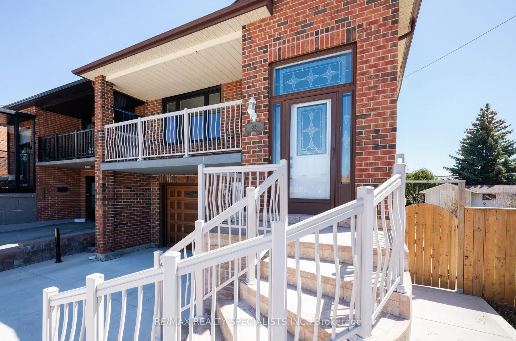 Photo 2 of Unit UPPER, 25 Twinberry Crescent, Vaughan, East Woodbridge — HOMEH
