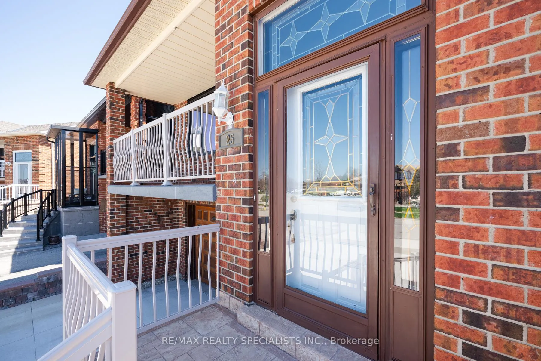 Photo 3 of Unit UPPER, 25 Twinberry Crescent, Vaughan, East Woodbridge — HOMEH