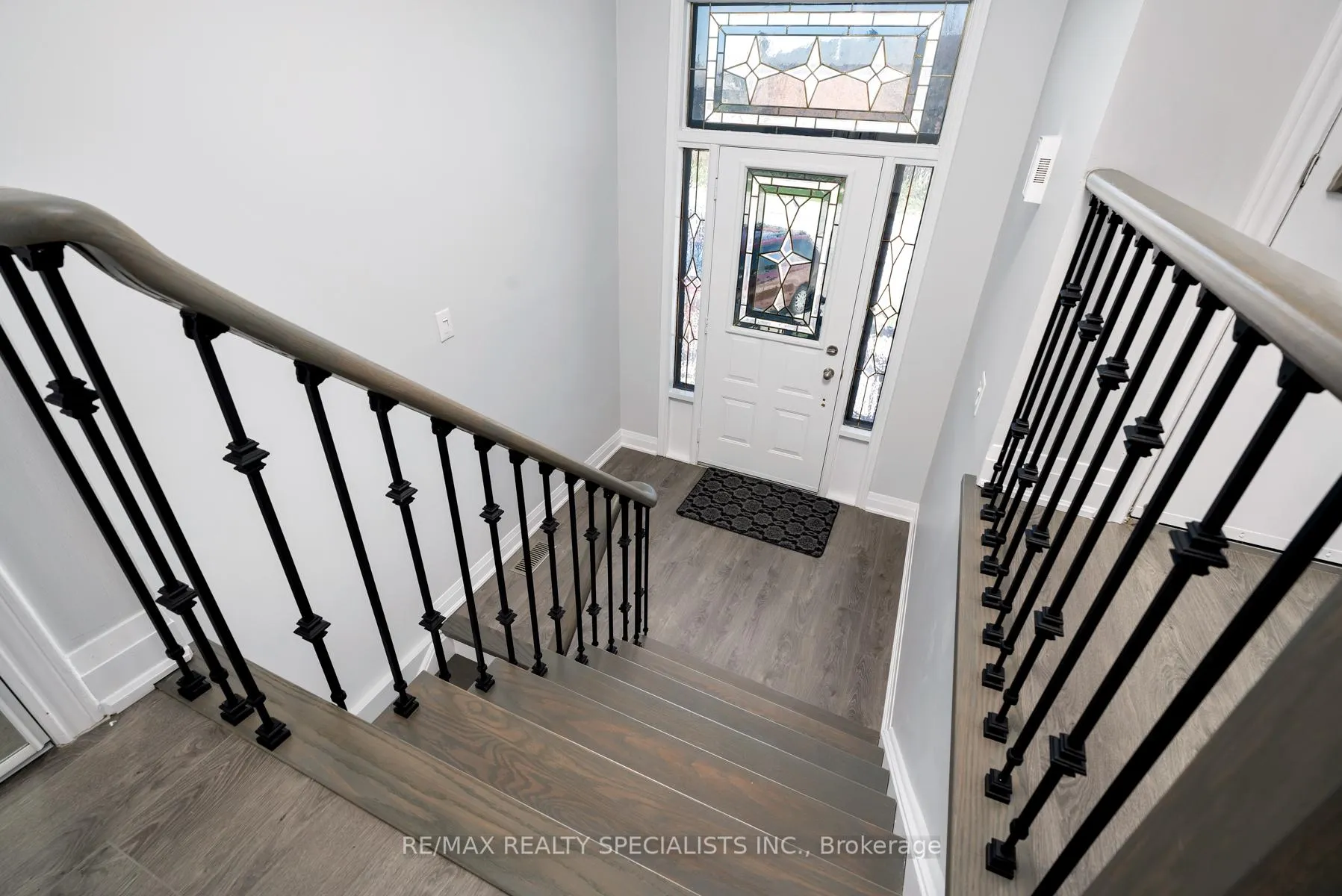 Photo 4 of Unit UPPER, 25 Twinberry Crescent, Vaughan, East Woodbridge — HOMEH