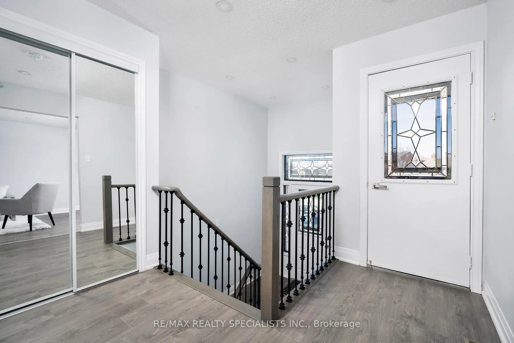 Photo 5 of Unit UPPER, 25 Twinberry Crescent, Vaughan, East Woodbridge — HOMEH