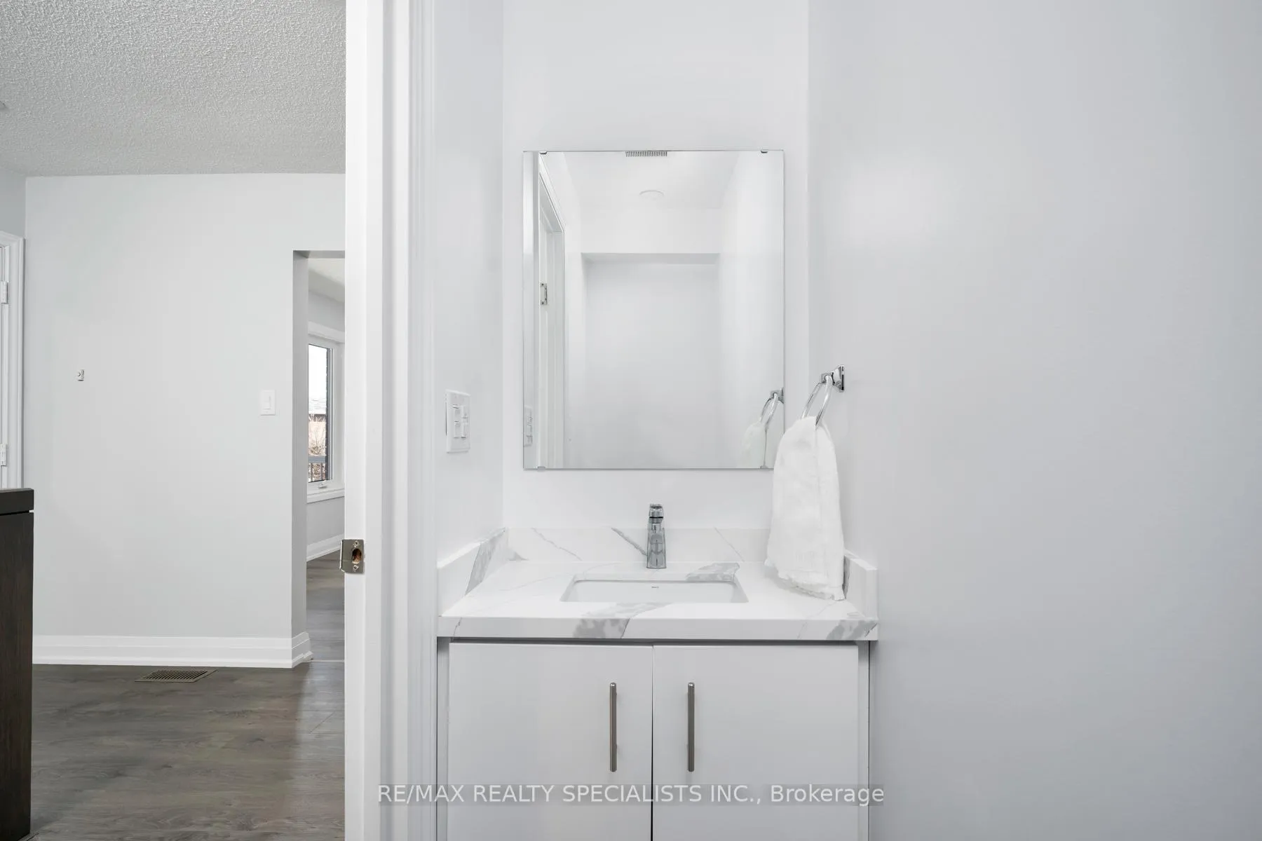 Photo 7 of Unit UPPER, 25 Twinberry Crescent, Vaughan, East Woodbridge — HOMEH