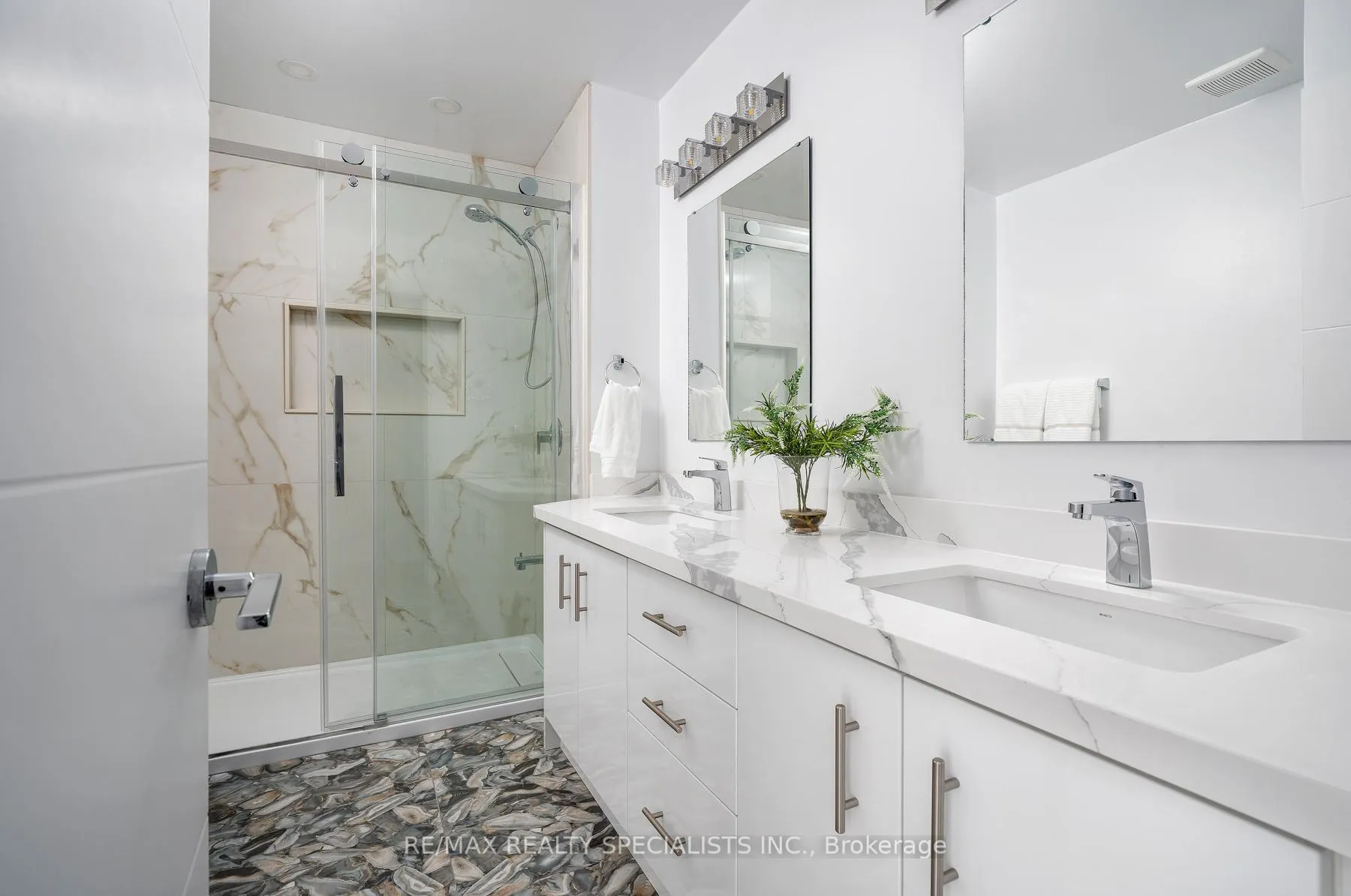 Photo 23 of Unit UPPER, 25 Twinberry Crescent, Vaughan, East Woodbridge — HOMEH