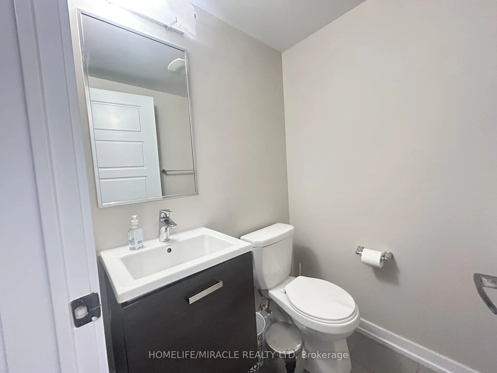 Photo 5 of 4 Hoover Road, Brampton, Northwest Brampton — HOMEH
