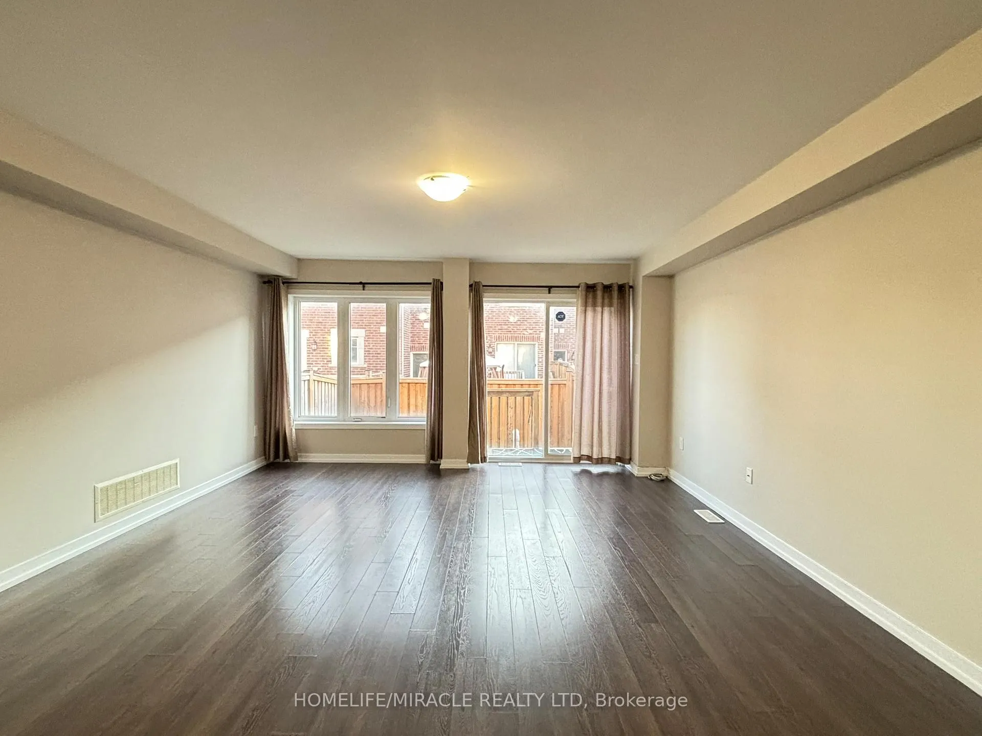 Photo 8 of 4 Hoover Road, Brampton, Northwest Brampton — HOMEH