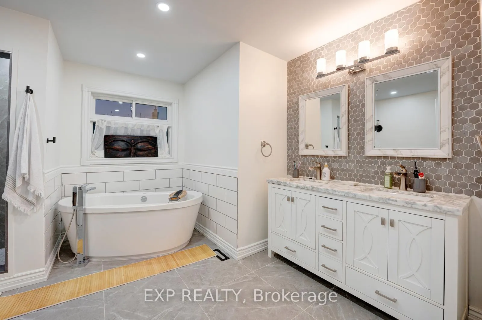 Photo 22 of 33 Hartrick Place, Whitby, Rolling Acres — HOMEH