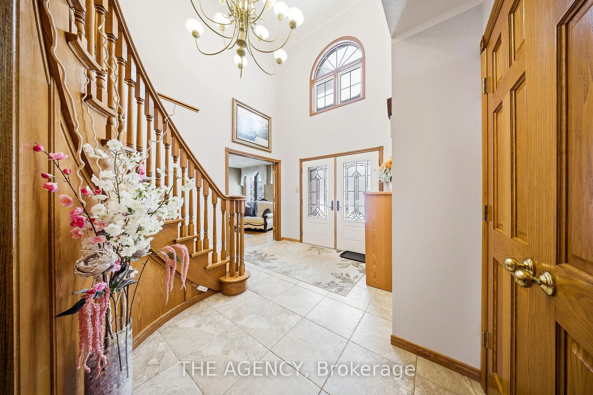 Photo 2 of 47 Burnt Ember Court, Kitchener — HOMEH