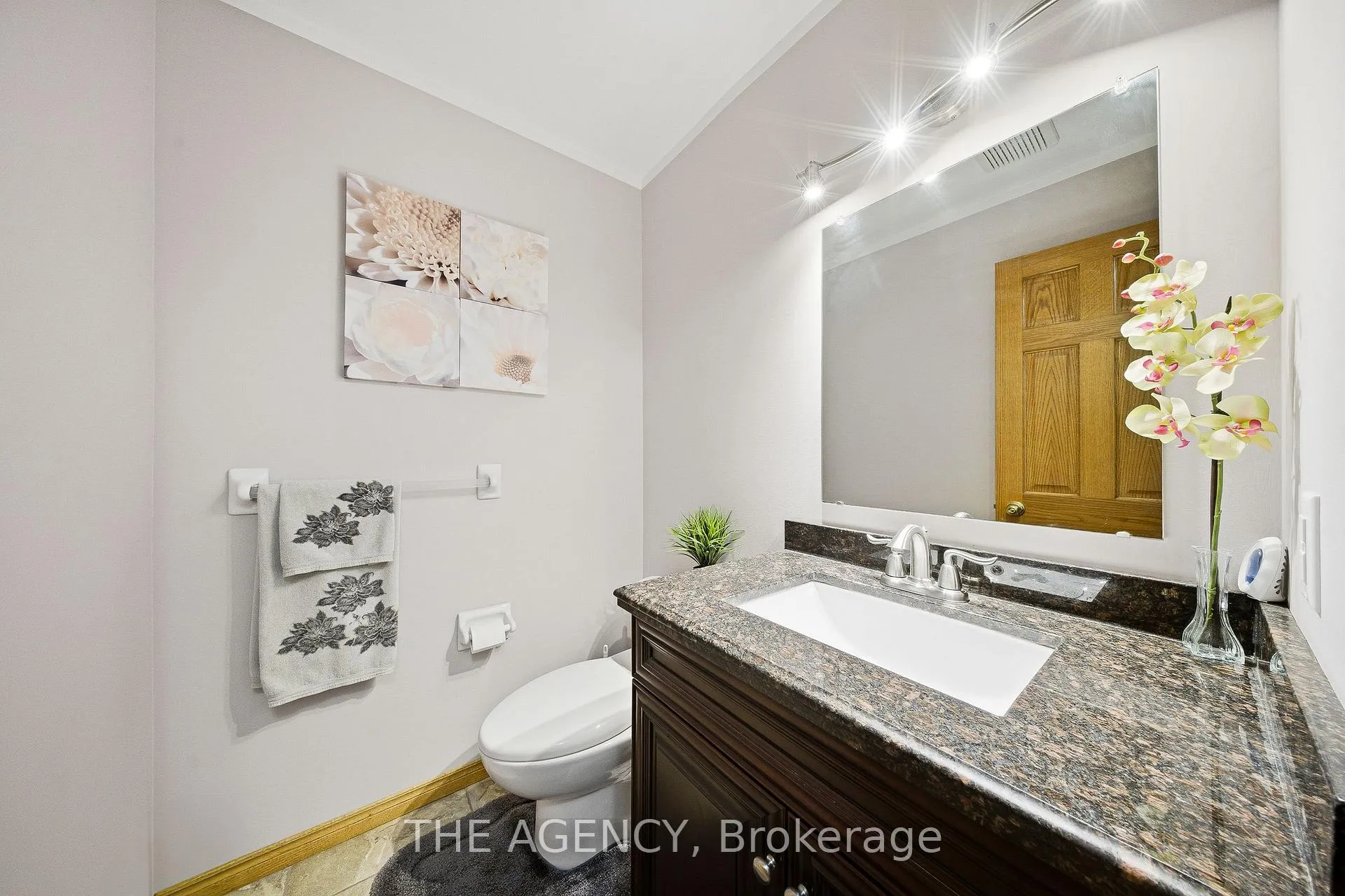 Photo 12 of 47 Burnt Ember Court, Kitchener — HOMEH